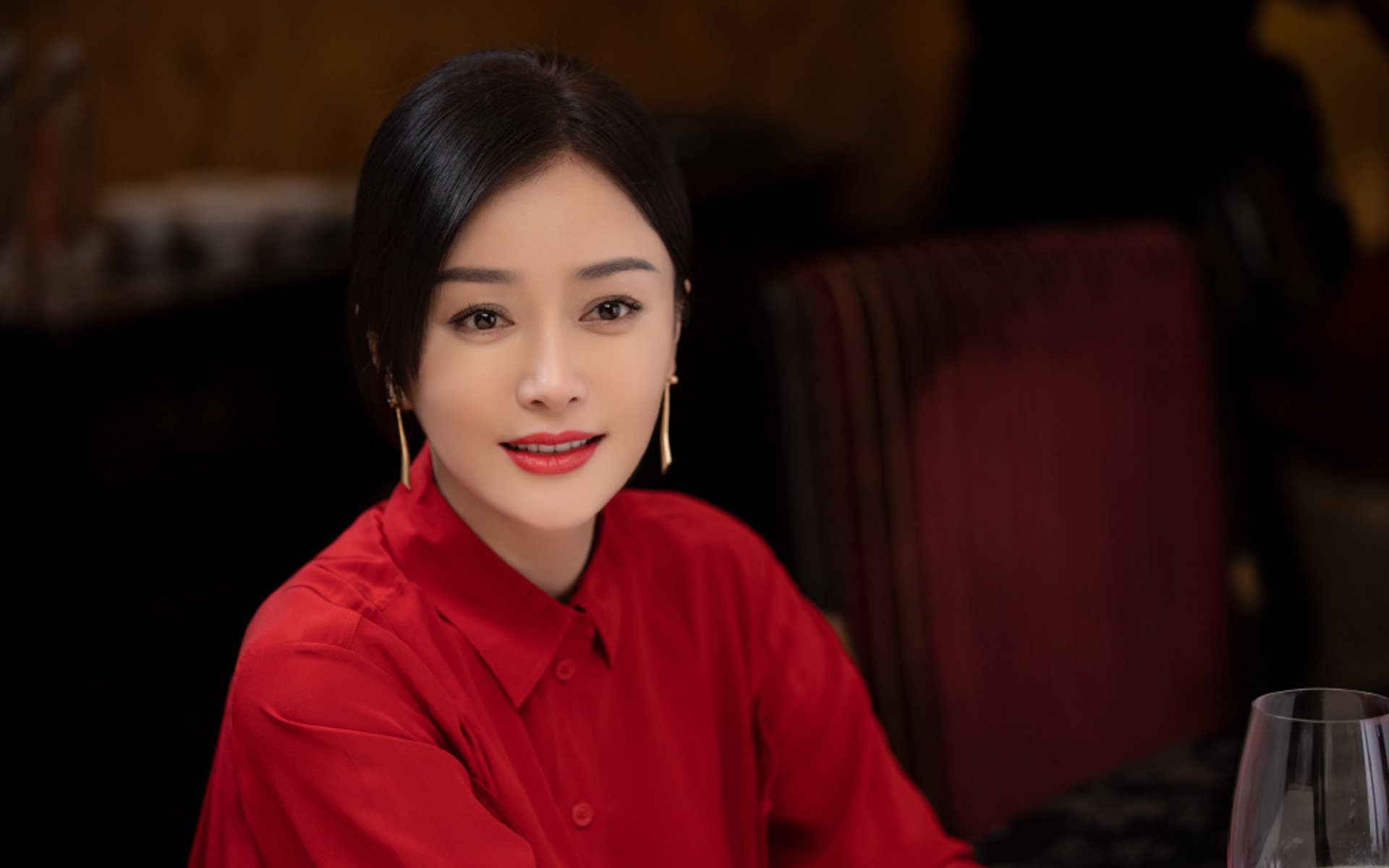 拜仁中场压制破坏比赛节奏取得主动,拜仁中前场