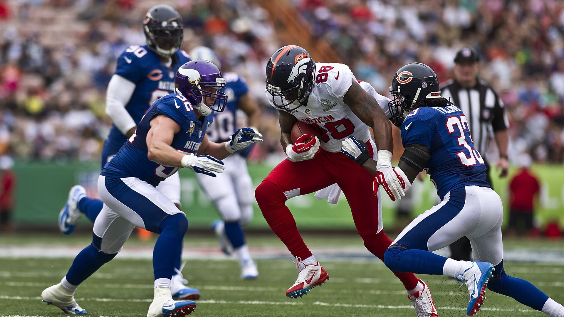 2016年季后赛：面对雷霆的“生死战”，库里挺身而出，投中多个超远距离三分，赢得“最佳表现”