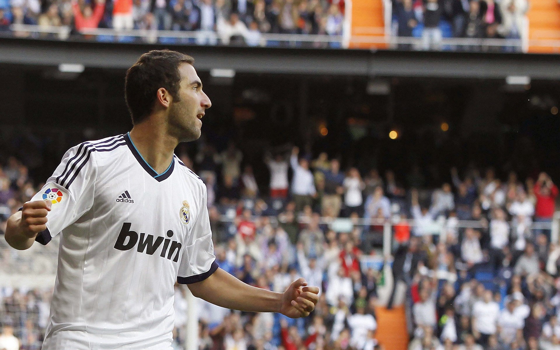 波兰队欧洲杯表现平平,莱万多夫斯基状态低迷,波兰足球队莱万